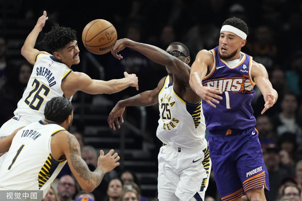 拉森在进攻 拉森在进攻